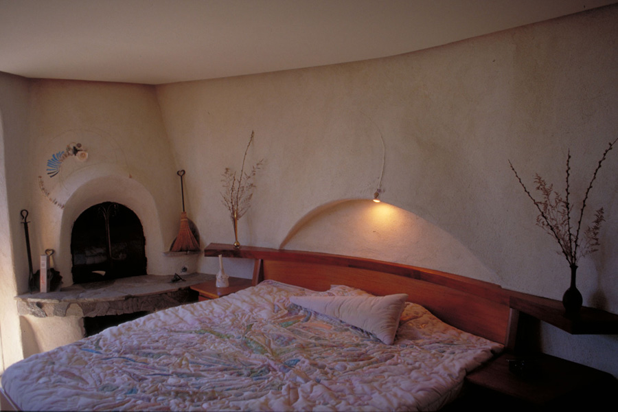 Guest bedroom.