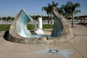 Sea Passage Fountain at Glorietta Bay. Photo by John Dick.