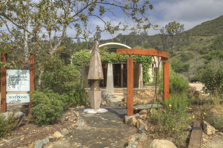 Kumeyaay Creation Story column and trellis by James Hubbell. Photo by Jeff Anderson.